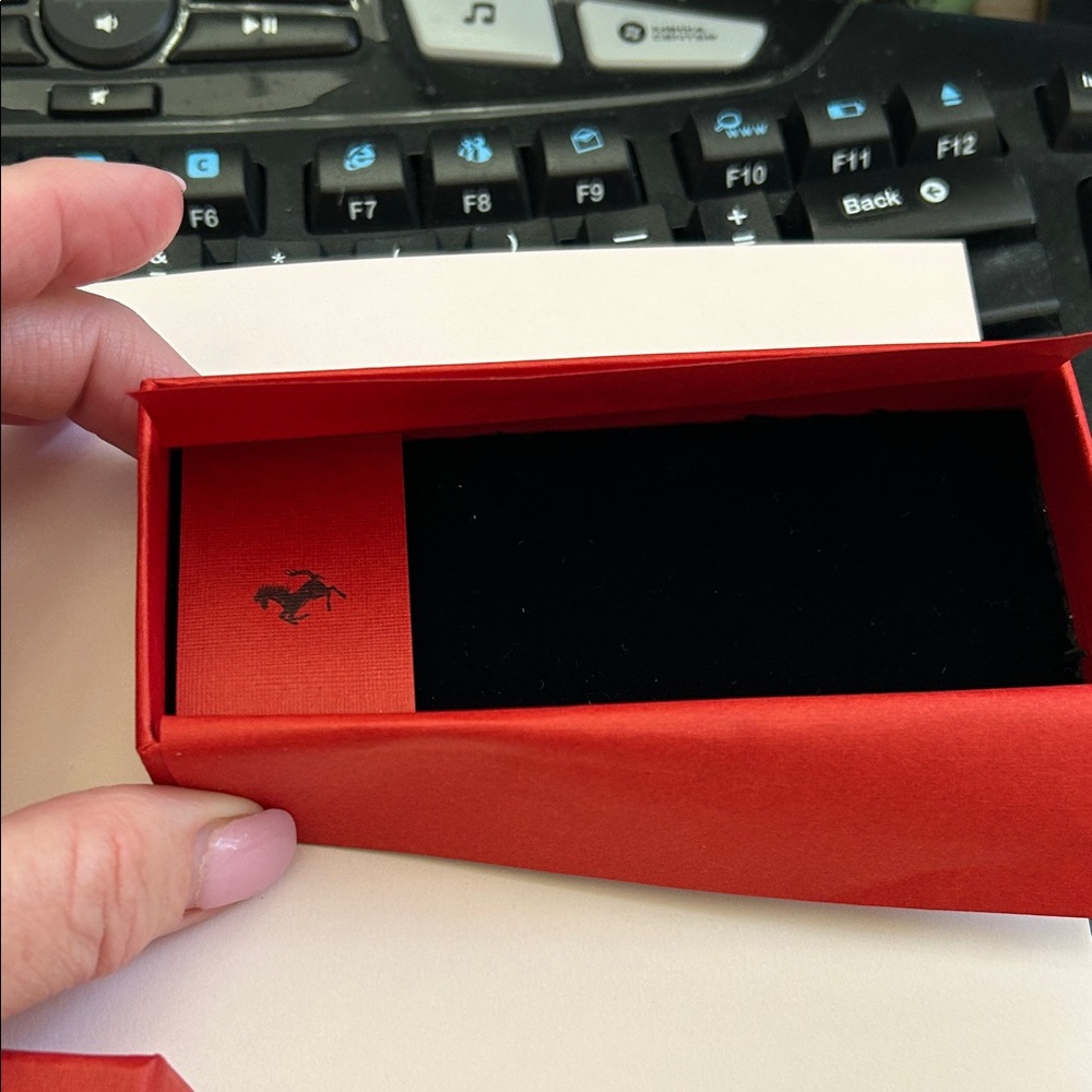 Ferrari Red Gift Box with Iconic Emblem - Picture 3 of 4